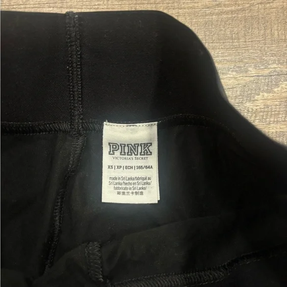 PINK Victoria's Secret Black Capri Leggings - Picture 2 of 3